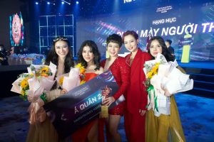 Các Master chụp hình lưu niệm với Á Quân An Nguyên