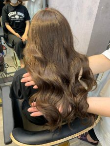 Mẫu tóc xoăn lơi thực hiện bởi Chuyền Hair Salon