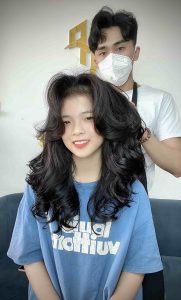 Khách hàng sau khi làm tóc tại Hair Salon Hiếu Phạm