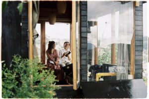 Ảnh cặp đôi hạnh phúc được chụp bởi Ngọc Điệp