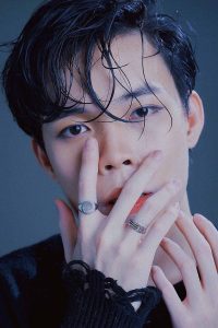 JuongB tên thật là Hoàng Tùng Dương, anh chàng sinh năm 1995