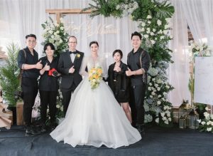 Đội ngũ Henry Wedding chuyên nghiệp trong ngày trọng đại của khách hàng 