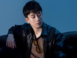 DJ Việt Santi sở hữu ngoại hình điển trai cùng phong cách thời trang thượng thời