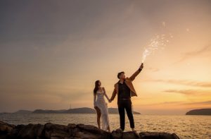 Nhiếp ảnh gia Trương Tín vẽ nên câu chuyện tình lãng mạn bên bờ biển