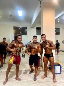 Phi Vũ trong buổi nhận huy chương bạc giải GOT hạng classic nam cổ điển trên 1m75