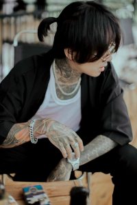 "Mực xăm không chỉ đơn thuần là mực, mà là một ngôn ngữ được diễn đạt qua nghệ thuật." - Hiếu Vũ chia sẻ