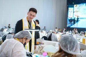 Master Ngô Tuấn Anh là một trong những giám khảo của bộ mô phun mày