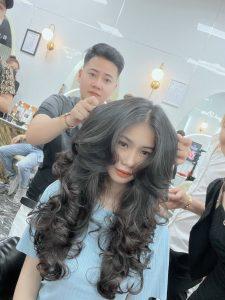 Văn Ngọc Win chính thức mở ra cánh cửa thành công với nghề cắt tóc