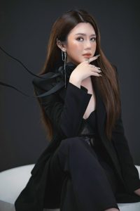 Hiền Nguyễn sở hữu vẻ đẹp quyến rũ