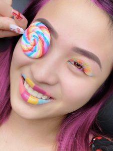 Tiffany là một trong những người tiên phong nổi tiếng nhất trong việc thiết kế màu sắc cho lông mi