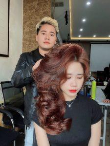 Thợ làm tóc chuyên nghiệp/Founder Salon Win - Văn Ngọc Win (1993)