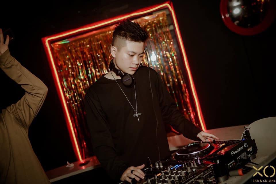 DJ Kris – Hành trình từ giáo viên tiếng anh trở thành một DJ tài năng ...