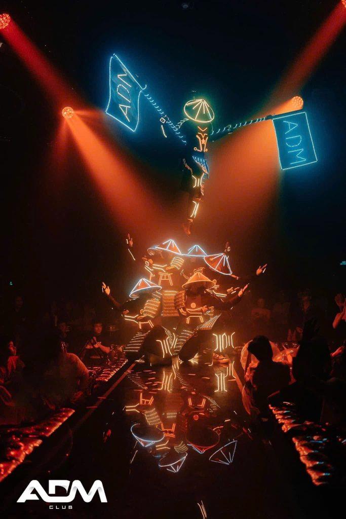 Hình ảnh chiếc nón lá Việt Nam trong các màn trình diễn của dancer KILLUSION trở thành biểu tượng