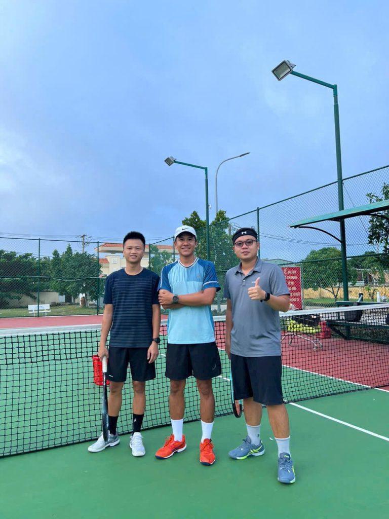 HLV Phan Hoàng Chương đạt chuẩn HLV qua khóa đào tạo huấn luyện viên quần vợt cơ bản quốc tế (PT-ITF) do Liên Đoàn Quần Vợt Việt Nam tổ chức