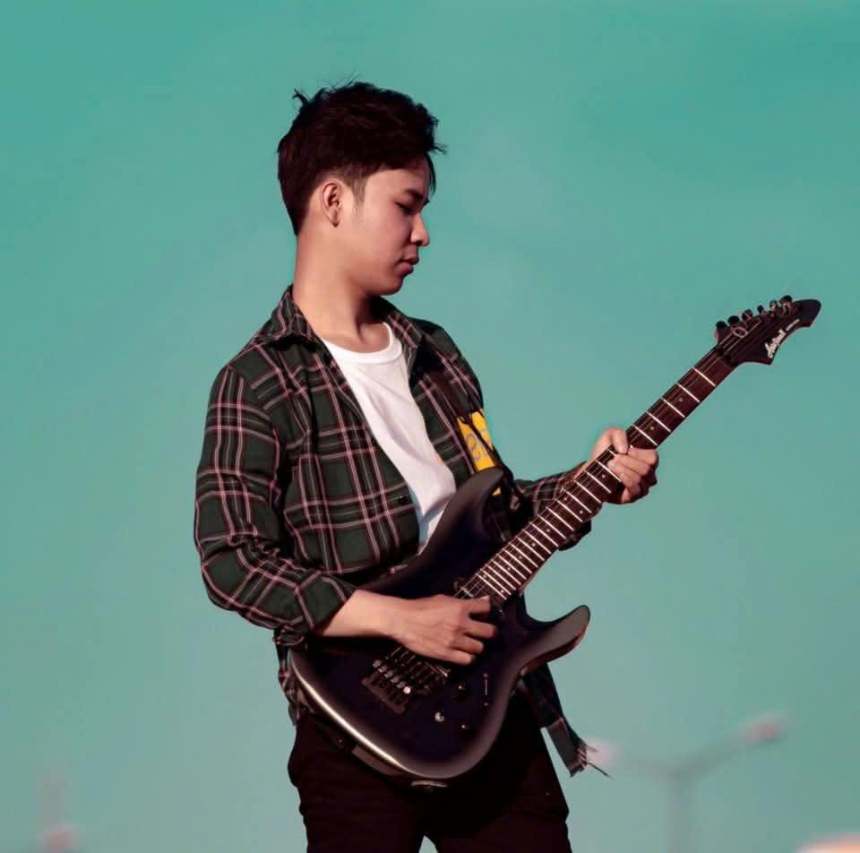 Guitarist Quốc Hoàng theo đuổi phong cách âm nhạc tối giản nhưng giàu cảm xúc
