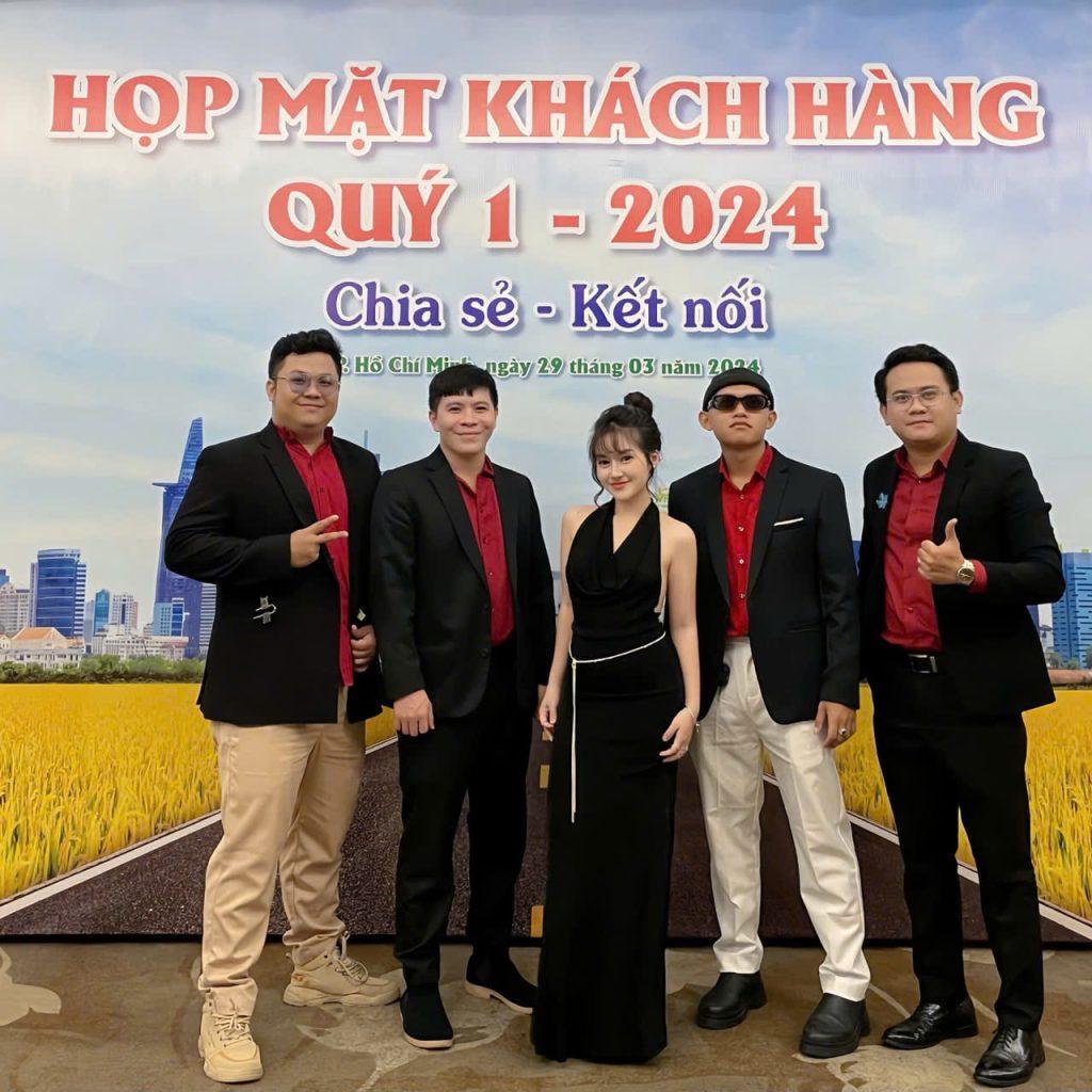 Guitarist Lê Trí cùng band nhạc The Retro sẽ luôn mang đến những giai điệu đầy cảm xúc cho khán giả