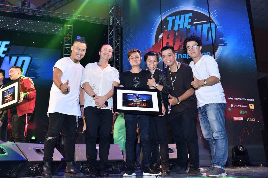 Nhạc sĩ Mai Hoài Phương cùng band nhạc được vị trí quán quân The Band 2018 của Vinaphone