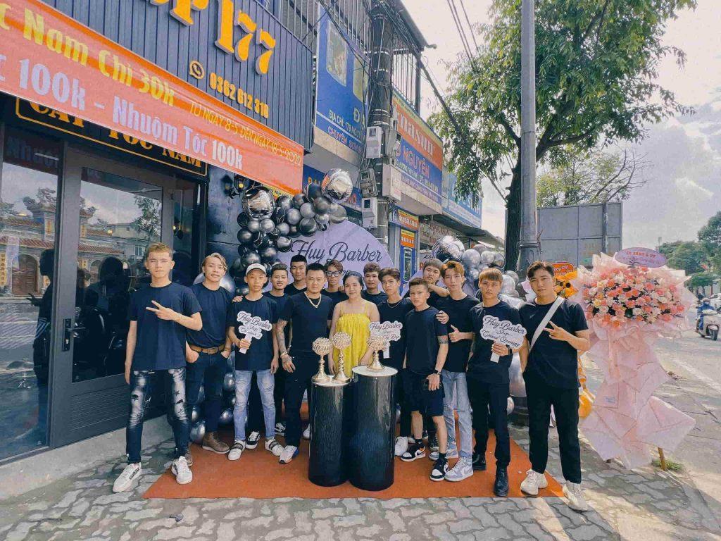 Từ học viên vụng về đến người thợ tự tin – Huy Barbershop đã chứng minh điều đó