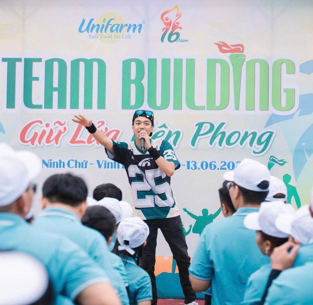 MC Đăng Thông không ngừng chinh phục khán giả bằng sự chuyên nghiệp và chân thành