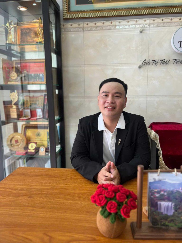 Doanh nhân Trần Quang Vũ là người tiên phong Guitar Custom tại Việt Nam