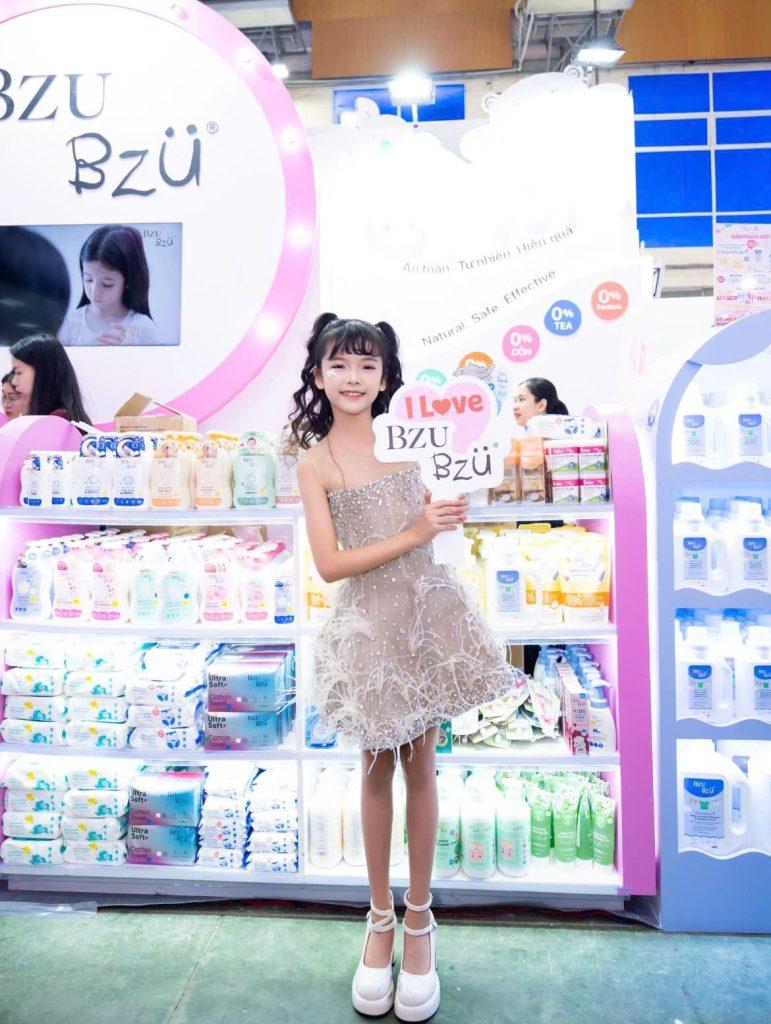 Bé Cherry Mỹ Khanh tỏa sáng rực rỡ tại sự kiện BZU BZU ở I.C.E Hà Nội