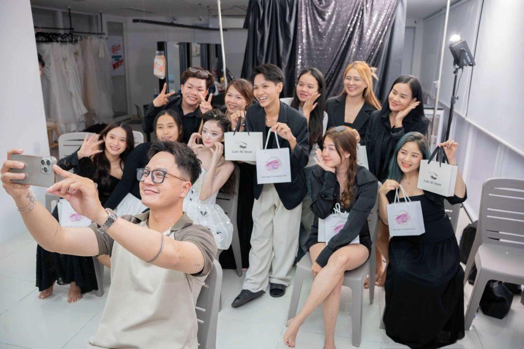 Không chỉ làm đẹp và sáng tạo, Makeup Artist Mint Nguyễn còn lan tỏa cảm xúc và truyền cảm hứng cho thế hệ trẻ có cùng đam mê