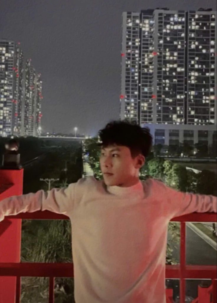 Nhạc sĩ Nguyễn Việt Nhật - Từ cây đàn mượn tạm đến những bản nhạc mang tên chính mình