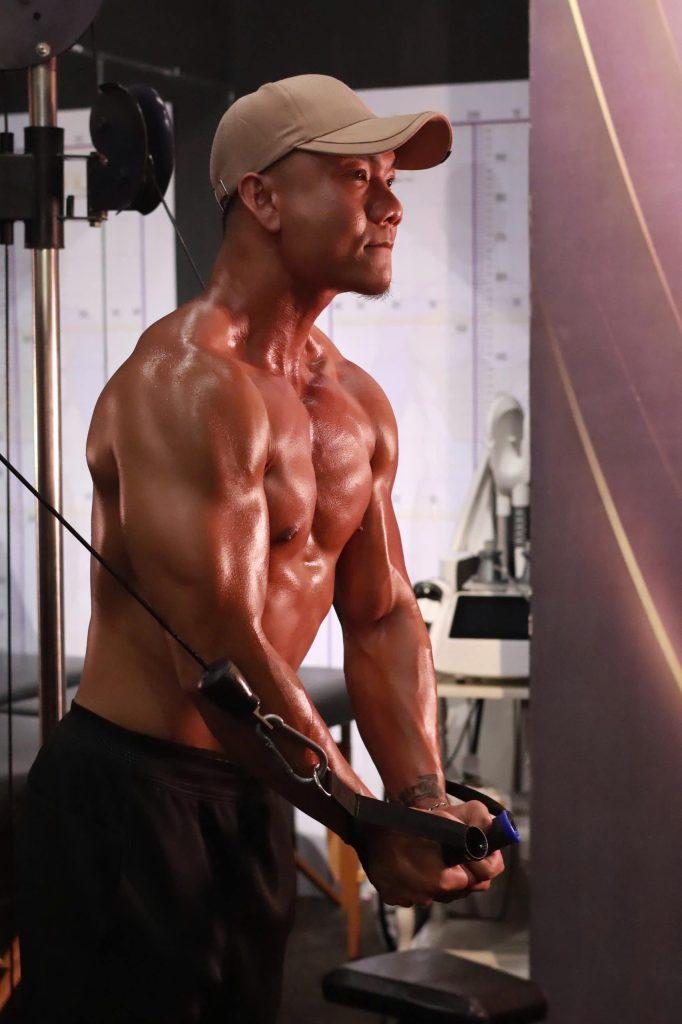 Huấn luyện viên Gaur là người lan tỏa năng lượng sống khỏe và tích cực