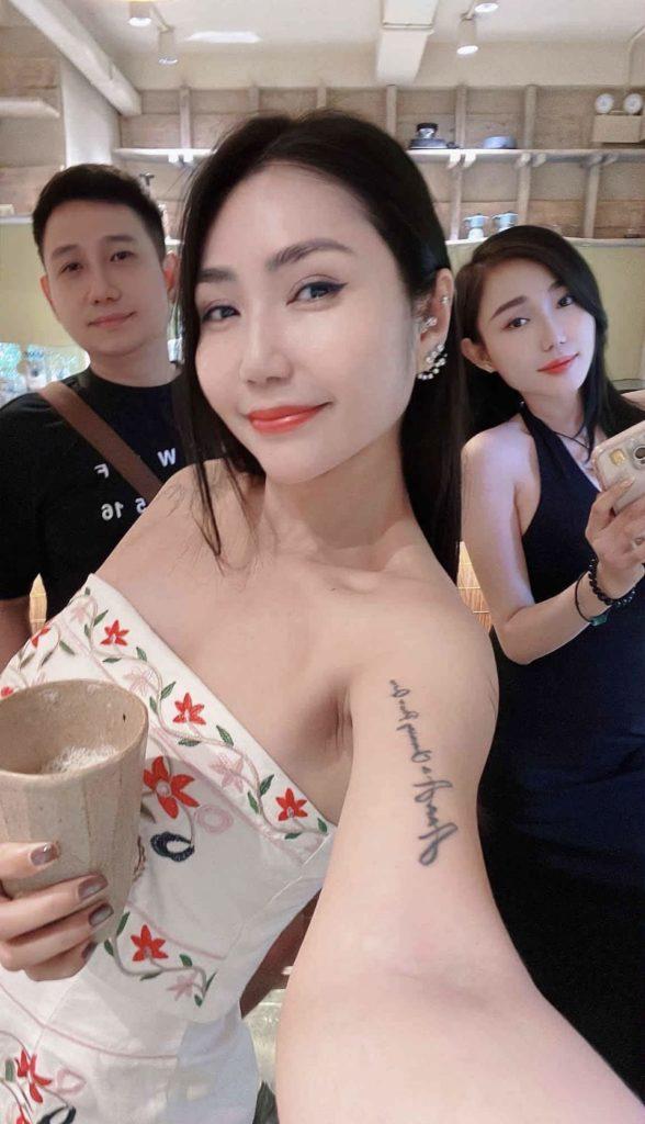 DJ Phú Huỳnh sinh ra trong gia đình có truyền thống nghệ thuật (Chụp với chị gái - người mẫu Anna Huyền)