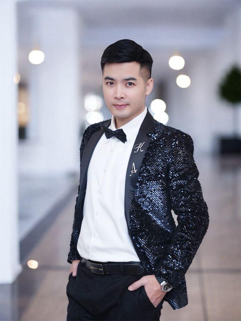 MC Khúc Anh – Hành trình 15 năm đứng vững trên sân khấu với phong thái bản lĩnh và lối dẫn mượt mà