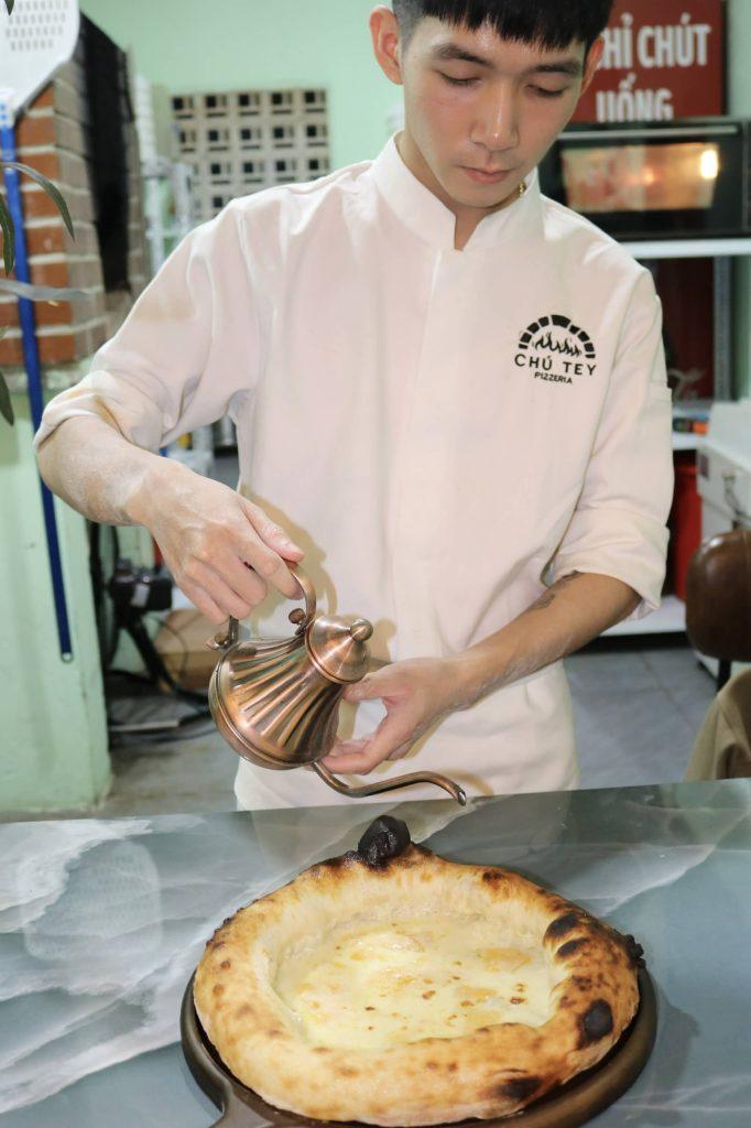 Đầu bếp Võ Đức Mạnh lựa chọn pizza truyền thống như một con đường dài hạn trong sự nghiệp ẩm thực