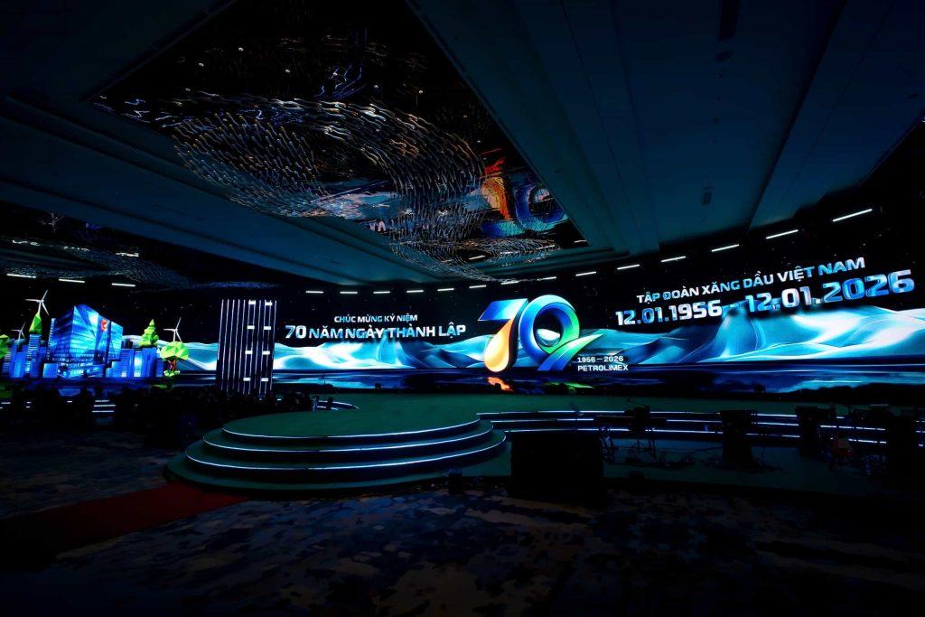 Đạo diễn Dương Quang Minh mềm hóa chính luận bằng nghệ thuật nhưng không làm mất đi sự trang nghiêm