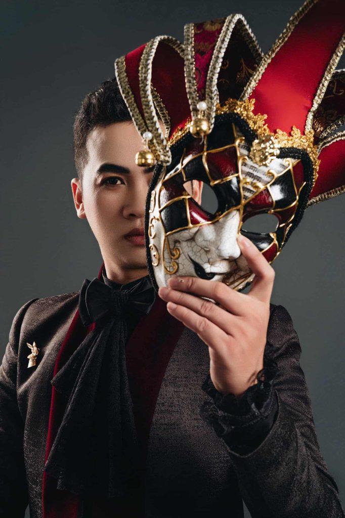 Những đêm tập luyện thâu đêm là điều quen thuộc với Ảo thuật gia Hoàng Đông thuở ban đầu