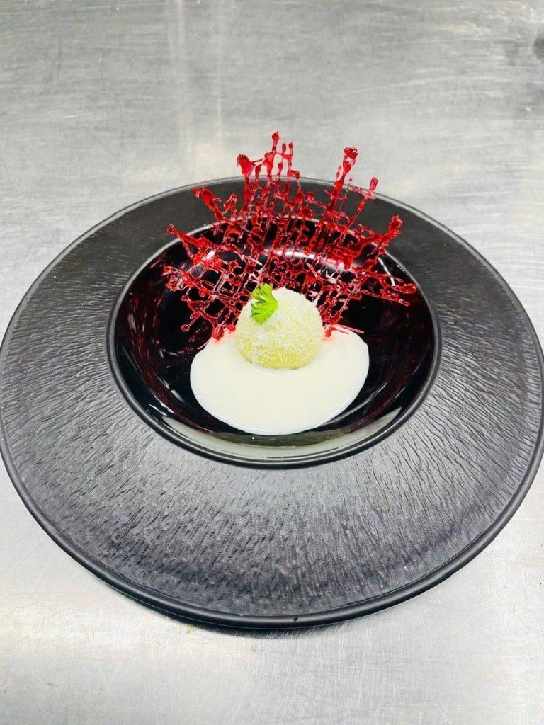 Chef Tú Nguyễn tin rằng mỗi món ăn phải chạm được cảm xúc trước khi chạm vị giác