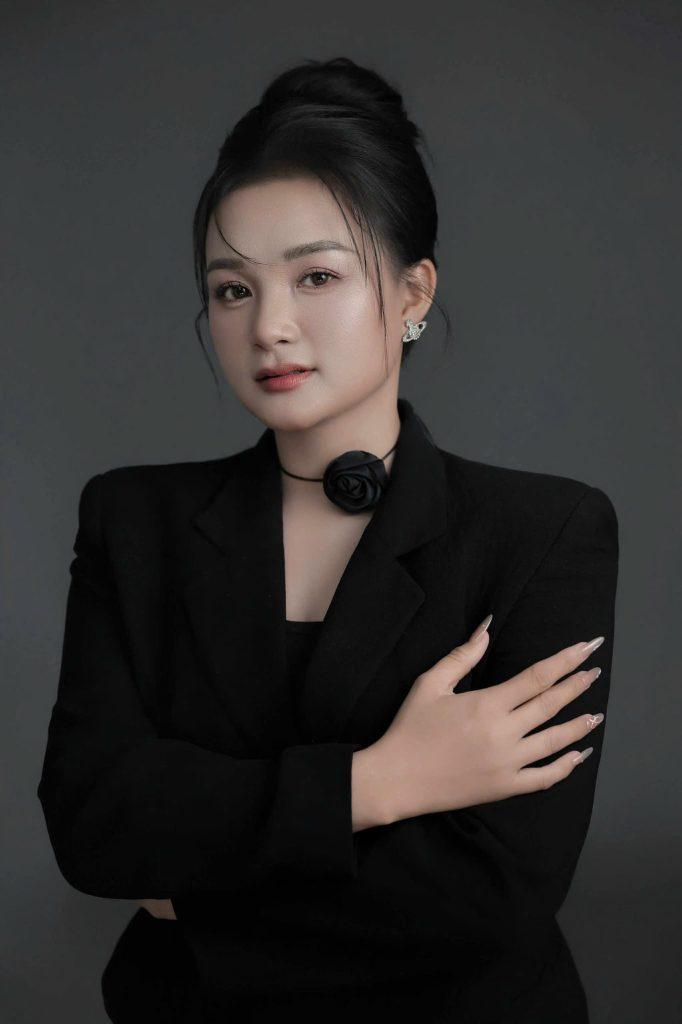 Cô giáo Nhi - người xây dựng và phát triển thương hiệu Ý Nhi Nail tọa lạc tại 50 Thi Sách, Hải Châu, Đà Nẵng