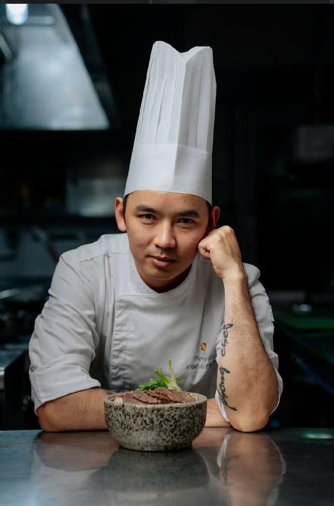 Master Chef Lê Duy Phong (1991), hiện đang là Bếp trưởng tại Dubai