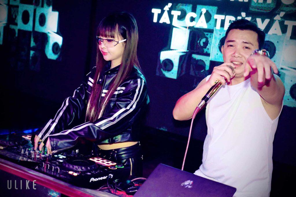 Nhìn lại chặng đường đã qua, DJ Bình KA chia sẻ: “Tôi luôn biết ơn những sân khấu đầu tiên vì đó là nơi giúp tôi trưởng thành từng ngày”