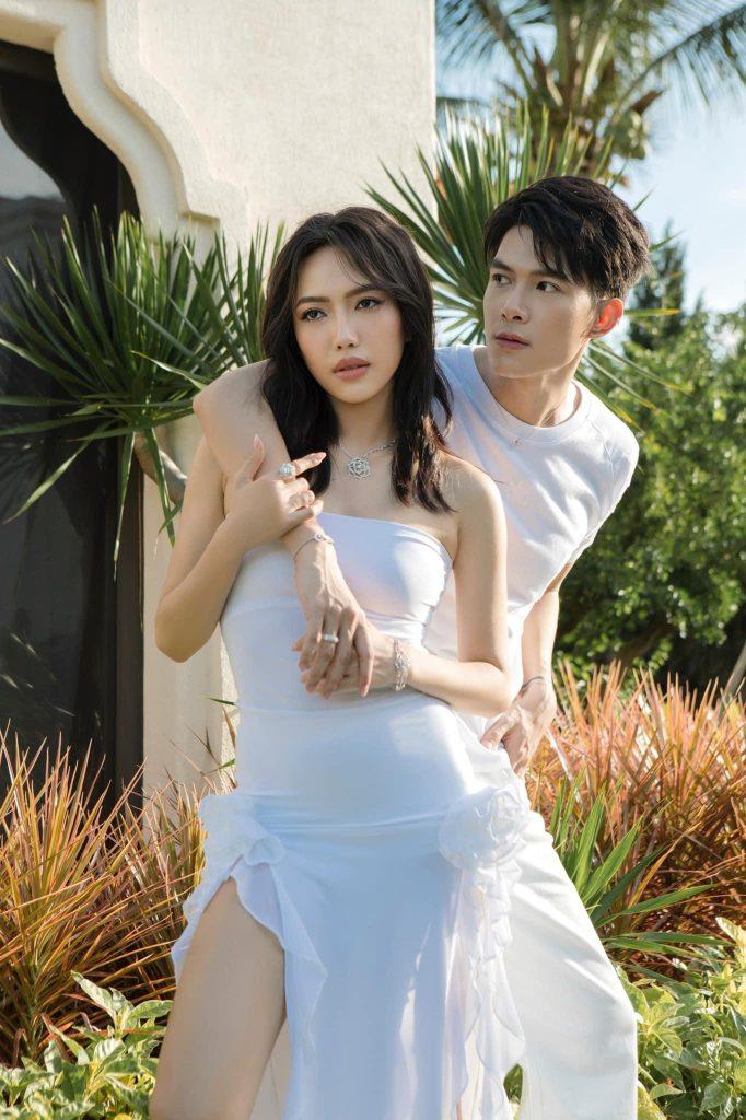 Diệu Nhi ghi điểm với gu thời trang sành điệu, nhan sắc ngày càng rạng rỡ