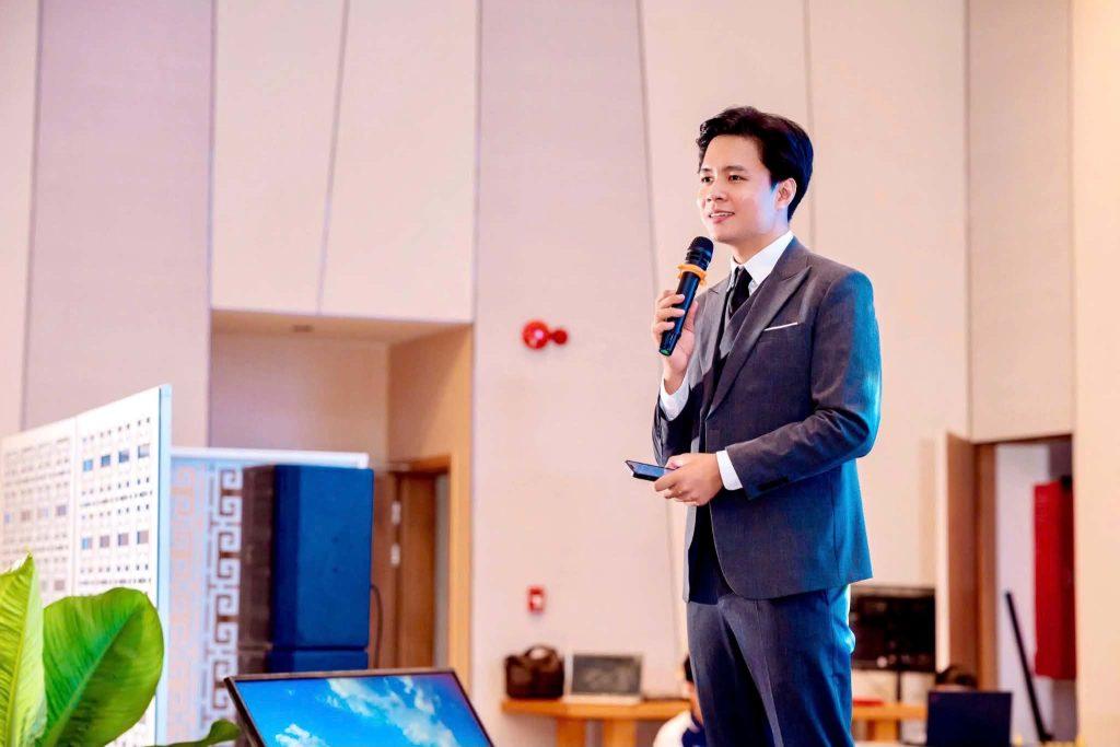 Mỗi sân khấu đều mang đến cho MC Quốc Cường những bài học quý giá