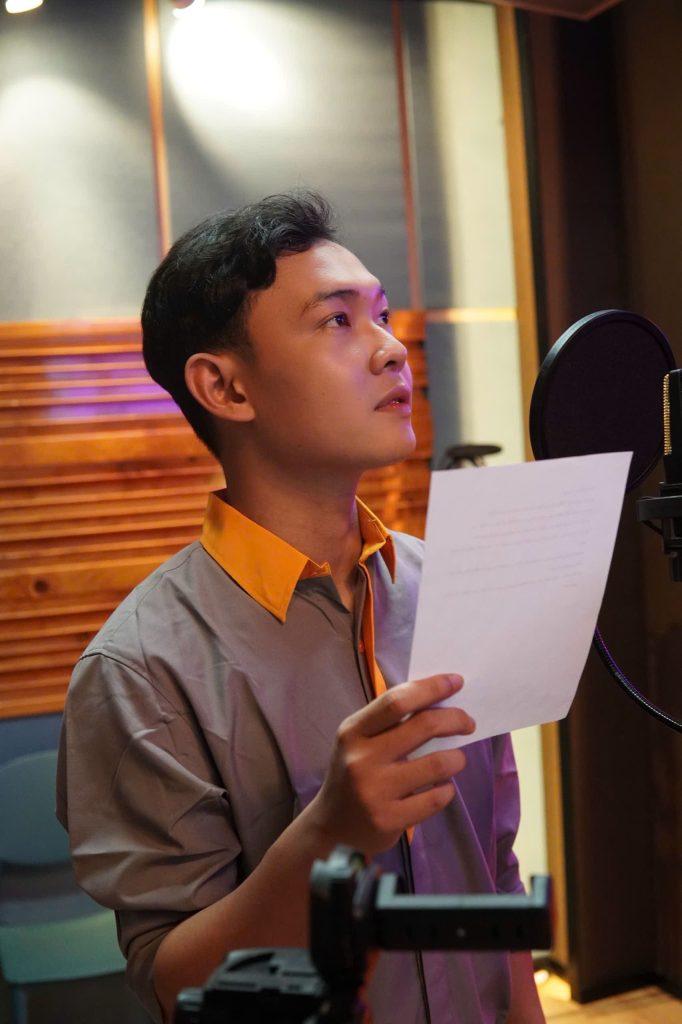MC - Voice Talent Trọng Huy cho rằng một giọng đọc chạm đến người nghe không chỉ cần kỹ thuật, mà còn phải truyền tải được cảm xúc chân thật