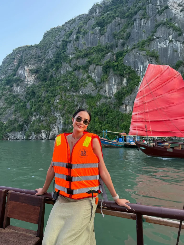 "Hoa hậu đẹp nhất thế giới” Opal Suchata rạng rỡ tại Việt Nam