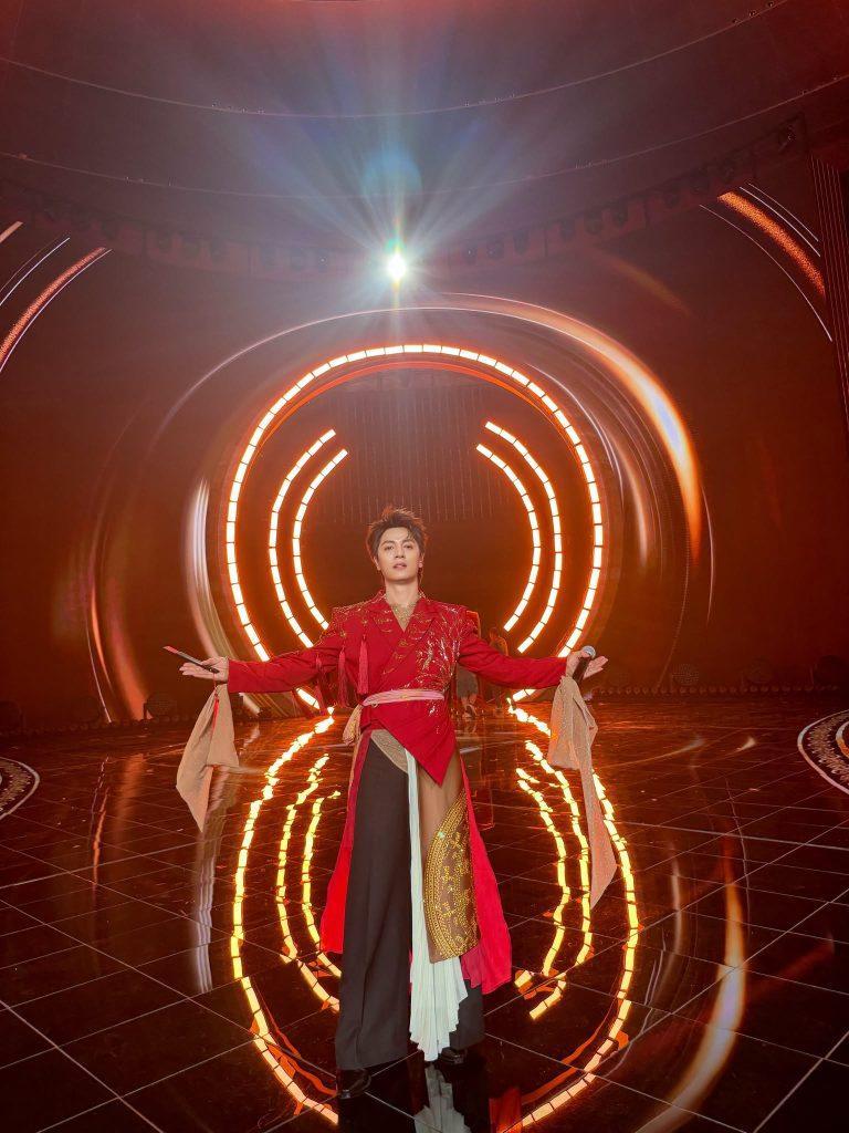 Đăng Khôi khoe chất liệu Việt tại Silk Way Star