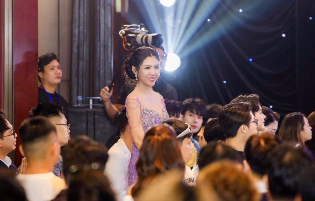 NTK Thiên Cẩm chia sẻ về kế hoạch thiết kế trang phục đồng diễn tại Miss World