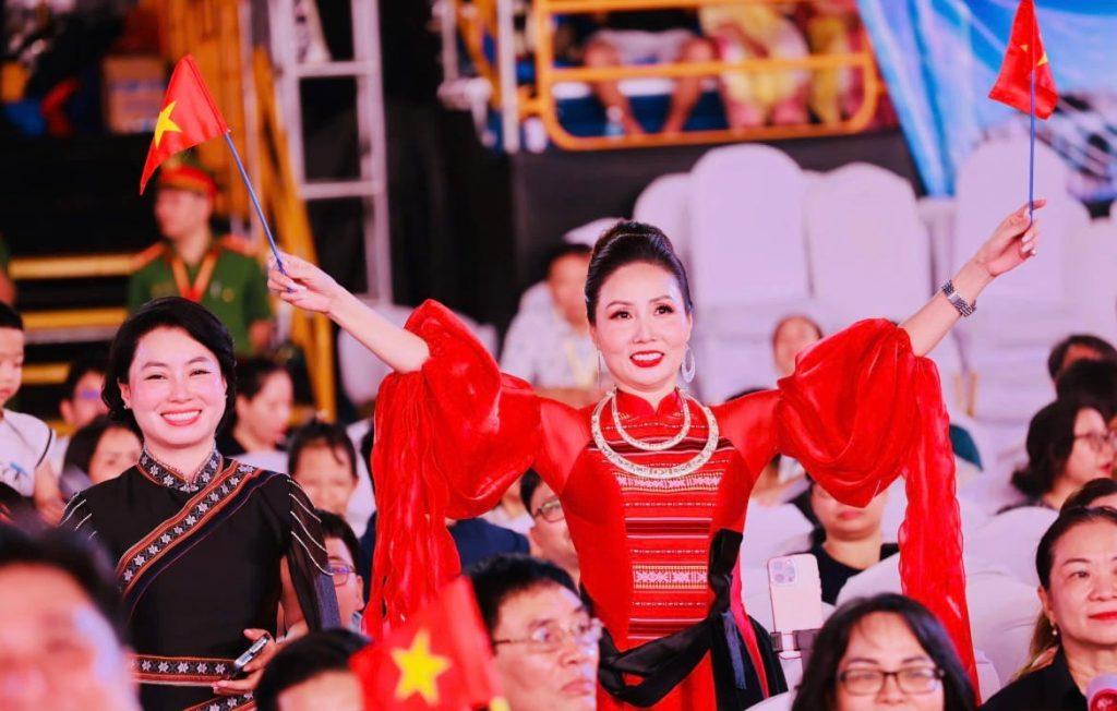 NTK Vương Thị Hương xuất hiện tại đêm chung kết Miss World 2026 ở Nha Trang